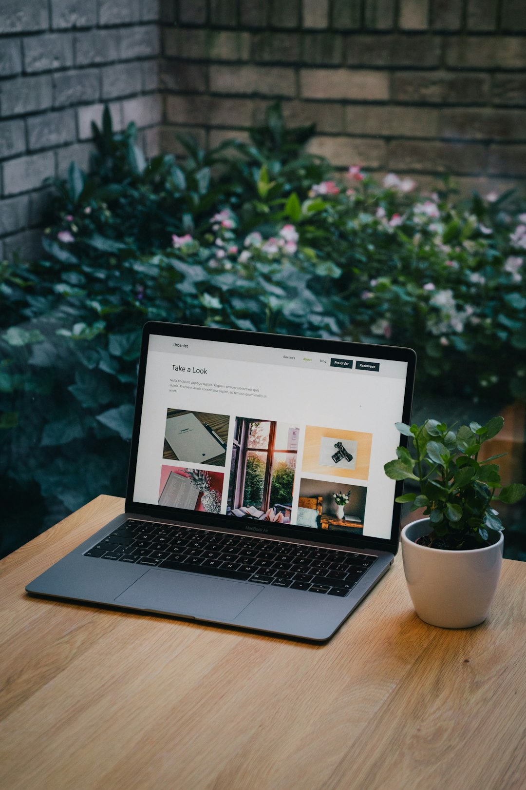 gallery-02 Present yourself as a professional with your new website. Create your own website on solidpixels.